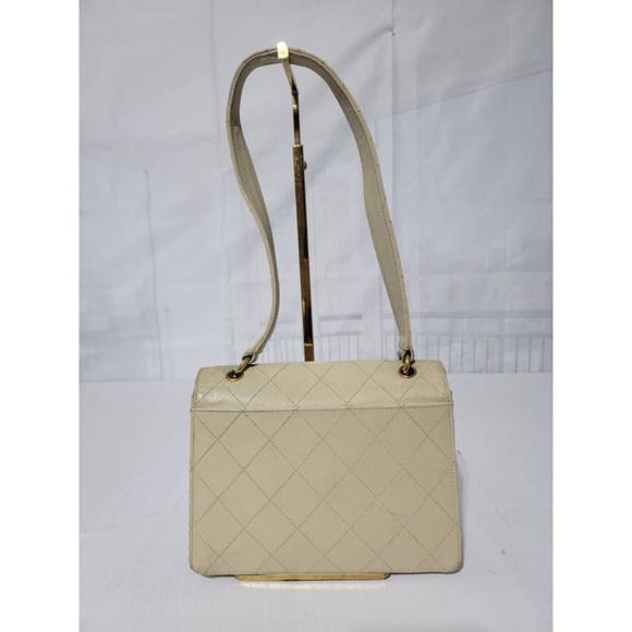 Authentic CHANEL Vintage Caviar Beige Flap Bag Beige Cream 24k Gold - Picture 4 of 15
